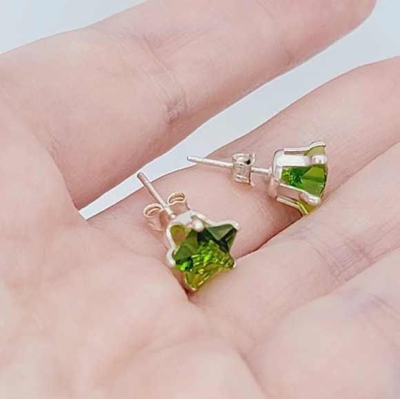 New Green Star CZ earrings - Picture 2 of 6